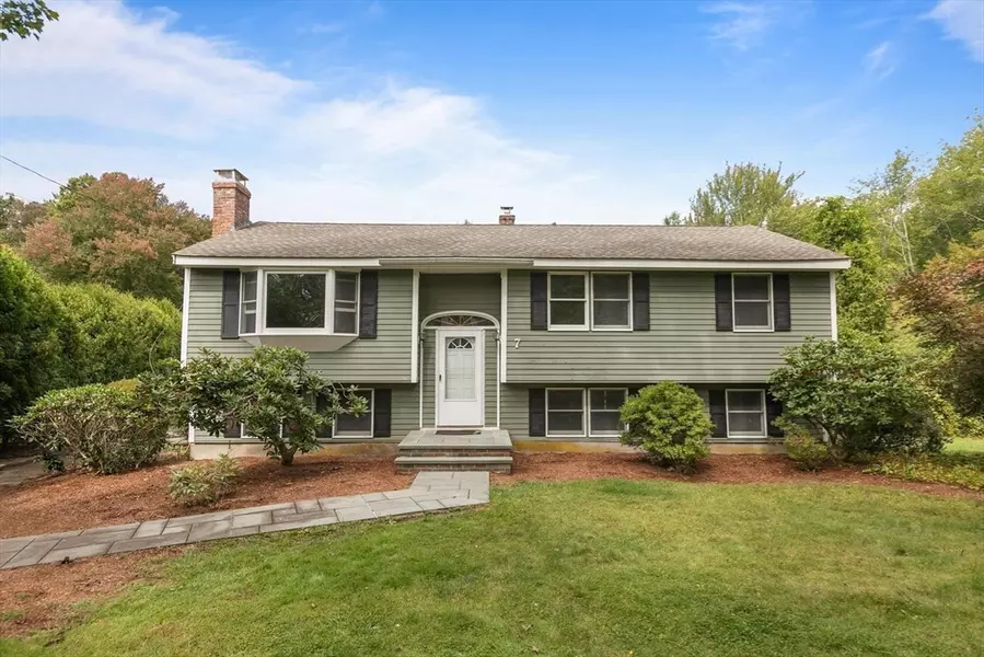7 Rockpoint Road, Southborough, MA 01772