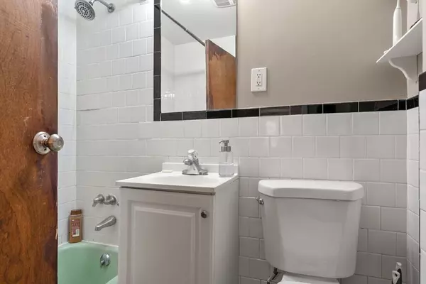 Brookline, MA 02446,143 Longwood Avenue #1