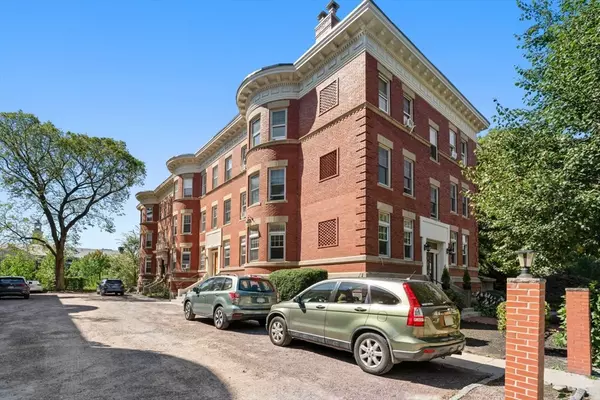 Brookline, MA 02446,143 Longwood Avenue #1