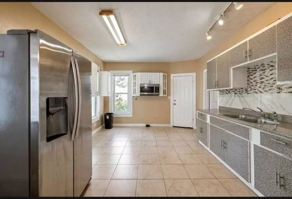 Holyoke, MA 01040,99-101 Brown Ave #2