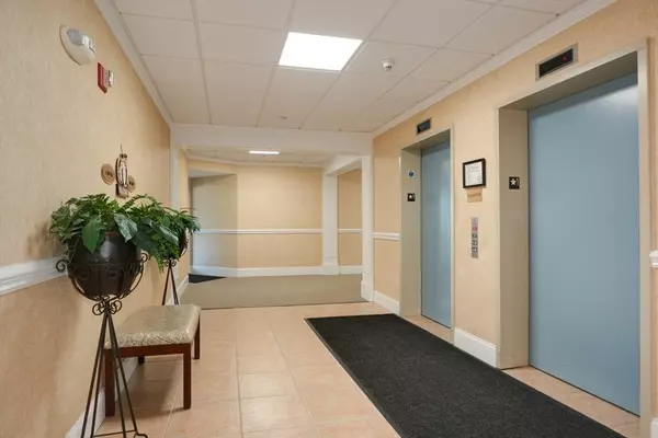 Dedham, MA 02026,989 East #403