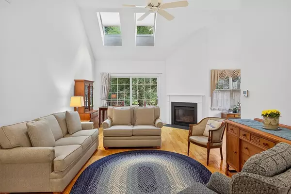 Mashpee, MA 02649,6 Mayfair Ct #6