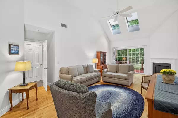 Mashpee, MA 02649,6 Mayfair Ct #6