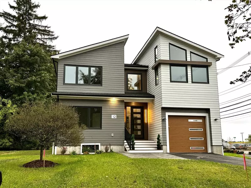 12 Linden St, Natick, MA 01760