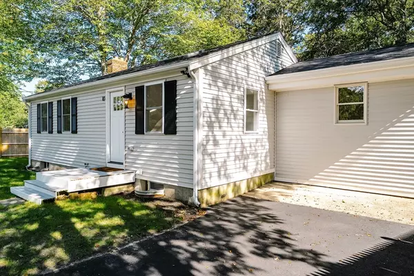 10 E Lake Rd, Yarmouth, MA 02673