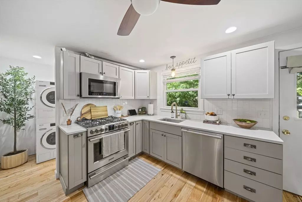 Foxboro, MA 02035,11 W Belcher Rd #5