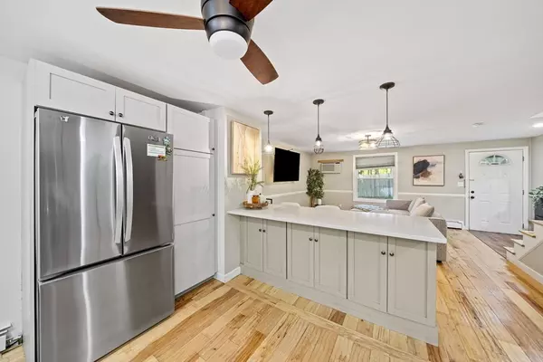 Foxboro, MA 02035,11 W Belcher Rd #5