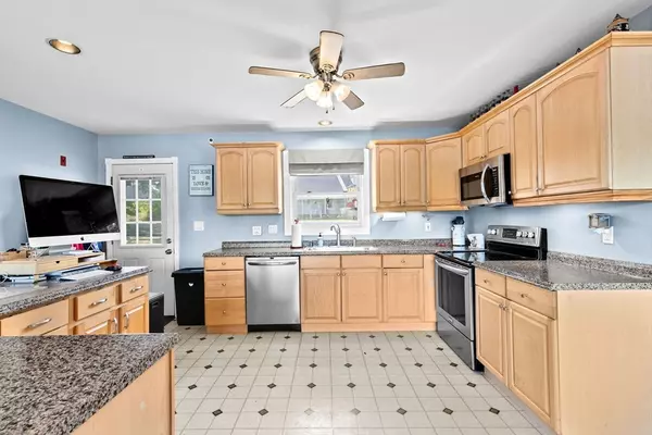 Bourne, MA 02532,15 Maple St