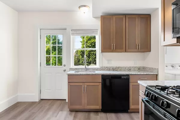 Whitman, MA 02382,97 West St #2