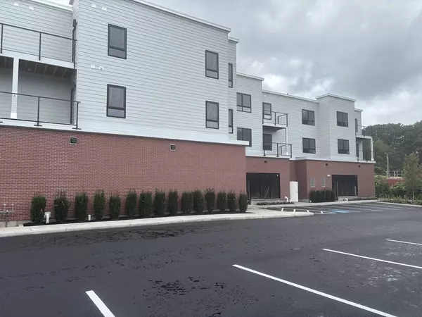 Walpole, MA 02081,1391 Main Street #304