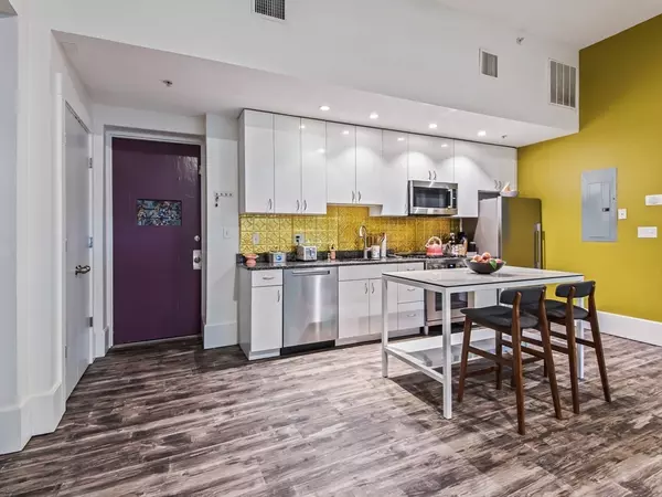 Worcester, MA 01604,28 Adams St #102