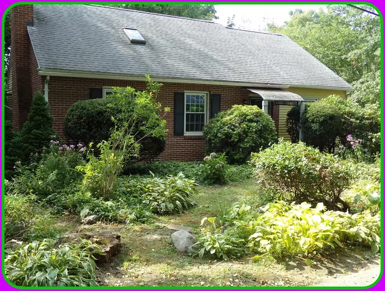 12 Moorland St, Amherst, MA 01002