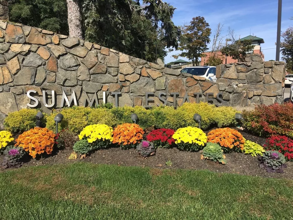 Swampscott, MA 01907,1002 Paradise Road #1M