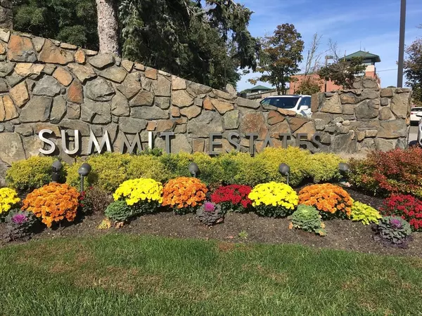 1002 Paradise Road #1M, Swampscott, MA 01907