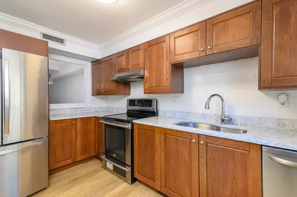 Hingham, MA 02043,5 Beals Cove Rd #E