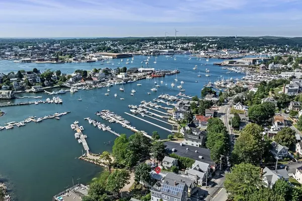 Gloucester, MA 01930,4 Fisherman Way #3