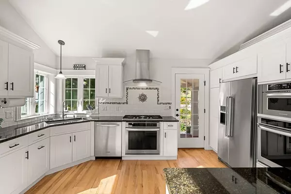 Dunstable, MA 01827,14 Cross St