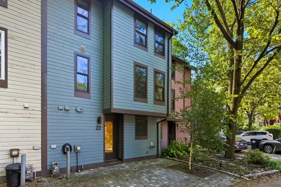 22 Lilac Ct, Cambridge, MA 02141