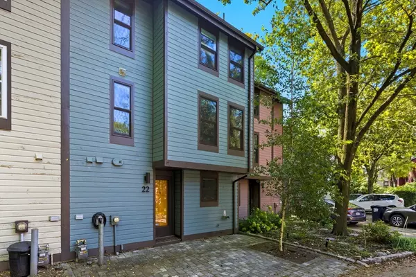 22 Lilac Ct, Cambridge, MA 02141