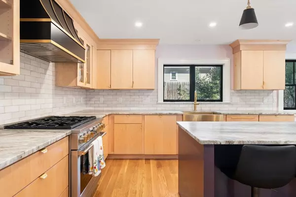 Ipswich, MA 01938,4 Dornell Rd