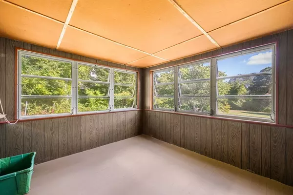 Foxboro, MA 02035,132 S High St