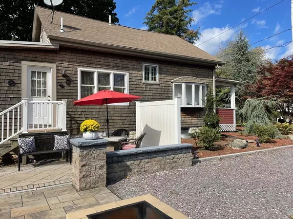 Middleboro, MA 02346,317 Old Center St.