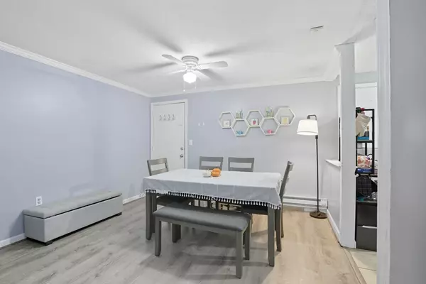 Dracut, MA 01826,7 Wildwood St #5