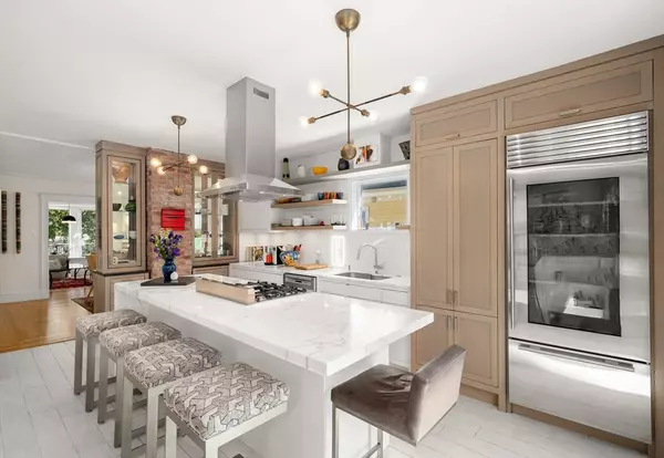Cambridge, MA 02138,134 Lexington Avenue #2