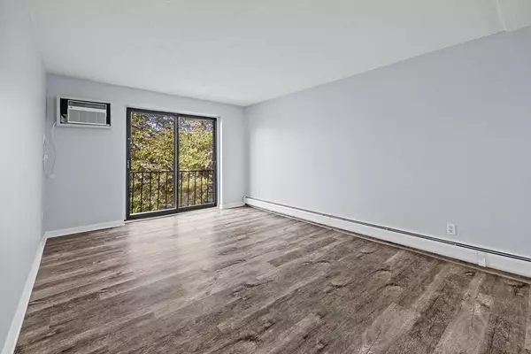 Franklin, MA 02038,151 King St #308C