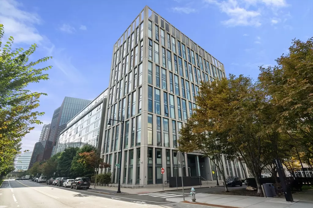 Cambridge, MA 02141,2 Earhart Street #PH2