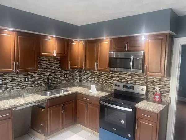 Everett, MA 02149,110 Clark St #2
