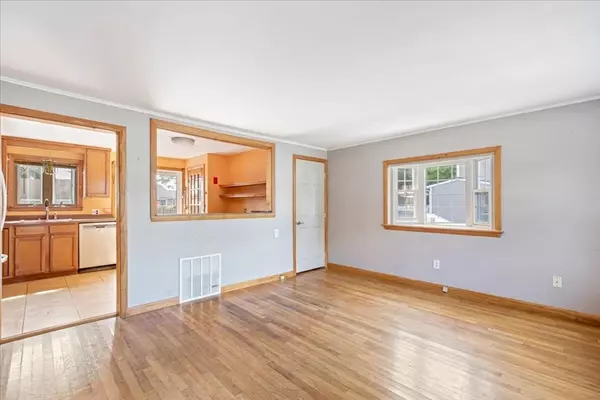 Kingston, MA 02364,9 Montclair Ave