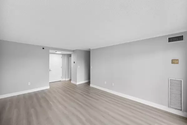 Boston, MA 02134,15 N Beacon St #401