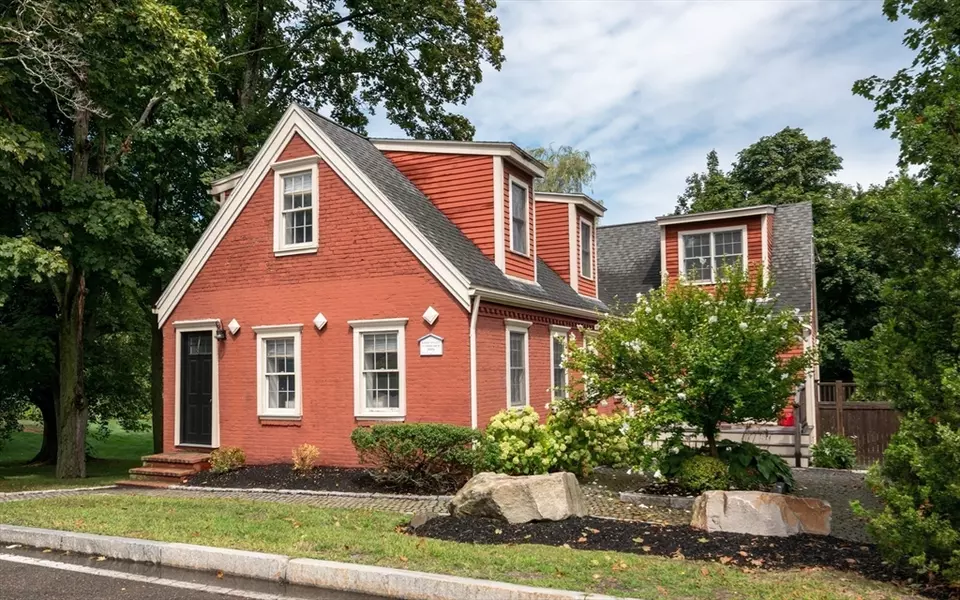 3 West St, Hingham, MA 02043