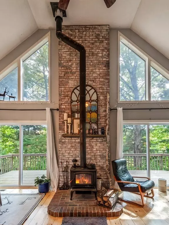 Brimfield, MA 01010,224 East Hill Road
