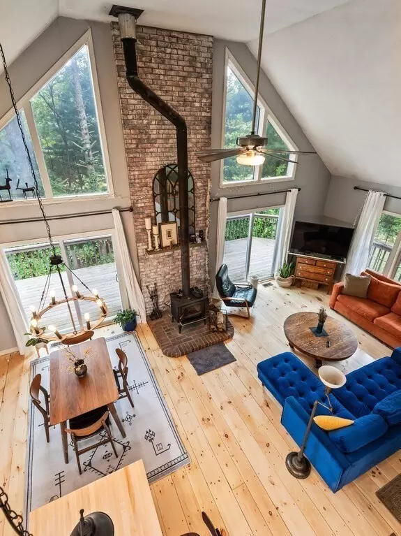 Brimfield, MA 01010,224 East Hill Road