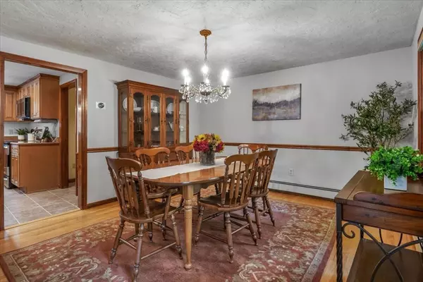 Walpole, MA 02081,11 Hickory Ln