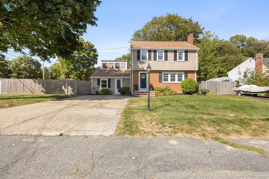 71 Stevens Dr, Holbrook, MA 02343