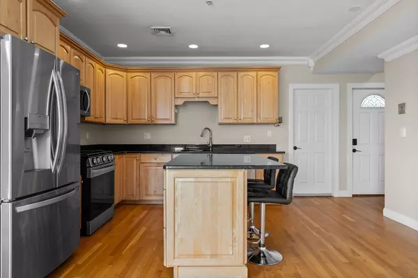 Somerville, MA 02145,20R Cross Street #3