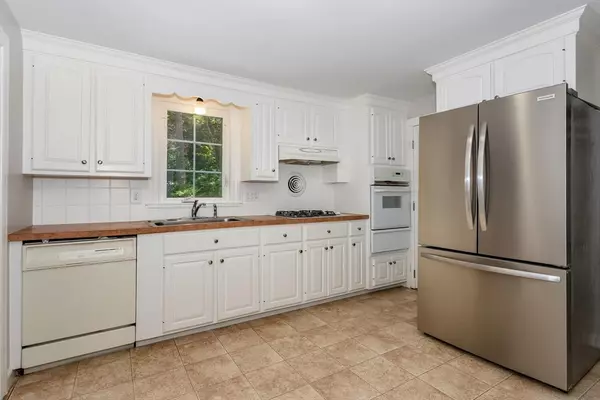 Foxboro, MA 02035,4 Cheryl Drive