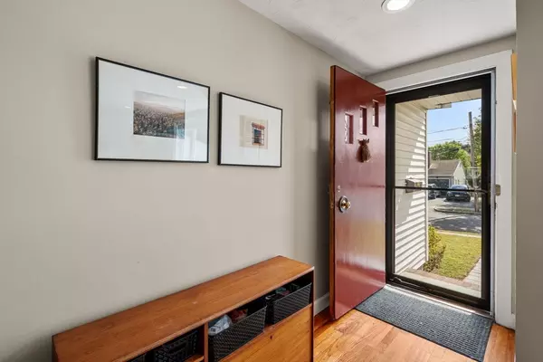 Newton, MA 02460,33 Joseph Rd