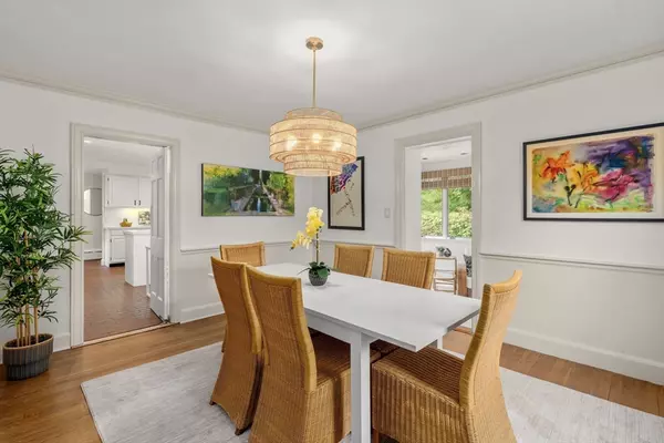 Newton, MA 02462,11 Grayson Ln