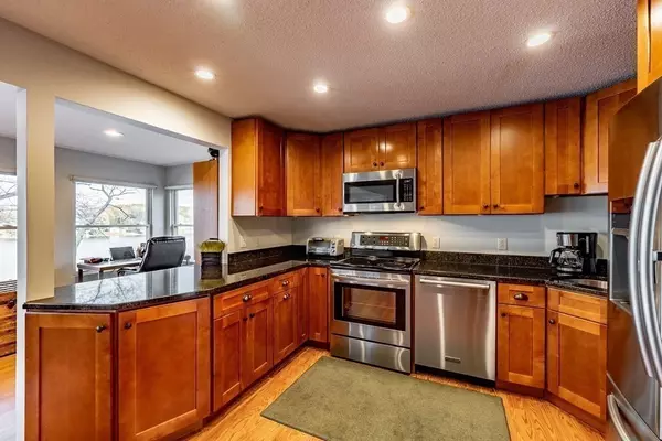 Southwick, MA 01077,24 Shore Rd