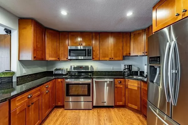 Southwick, MA 01077,24 Shore Rd