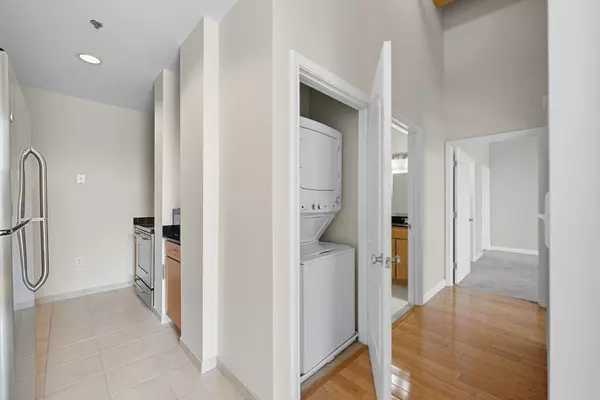 Lowell, MA 01854,52 Lawrence Dr #M607