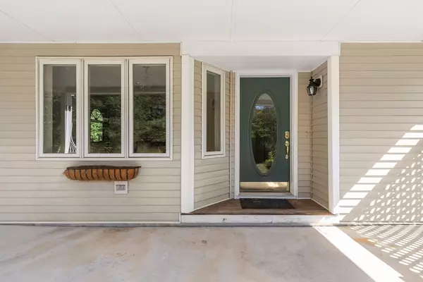 Newbury, MA 01922,148-R Elm St