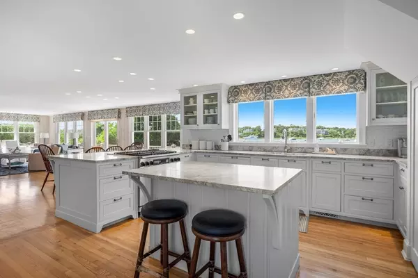 Chatham, MA 02633,346 Morris Island Road