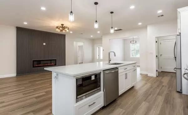 Westport, MA 02790,2 Mackady Court