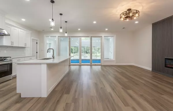 Westport, MA 02790,2 Mackady Court