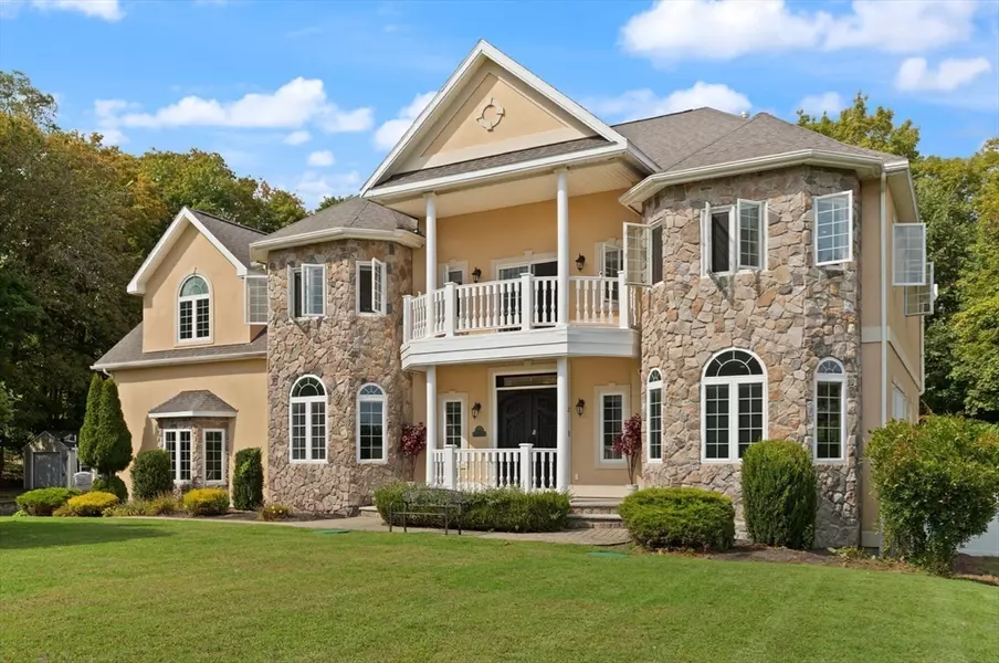 2 Bridle Path, Lynnfield, MA 01940